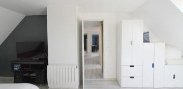 Rangement sous les combles : il est possible d'ajouter des meubles de rangement